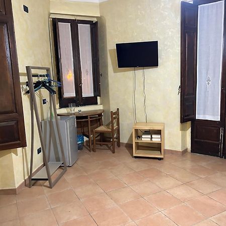 B&B L'Angolo Sulla Piazza Mirabella Imbaccari Exterior photo